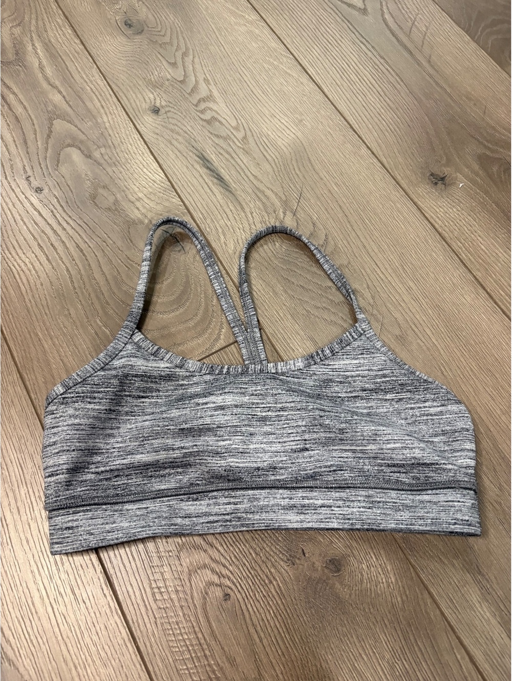 Lululemon heather gray racerback sports bra size 6 flow Y